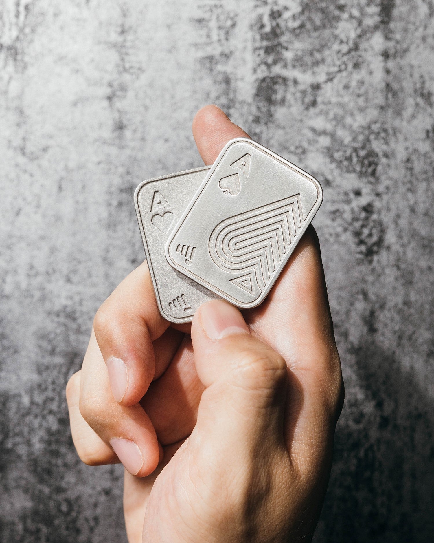 SHUFFLE POCKET ACES V2 (Satin Silver)