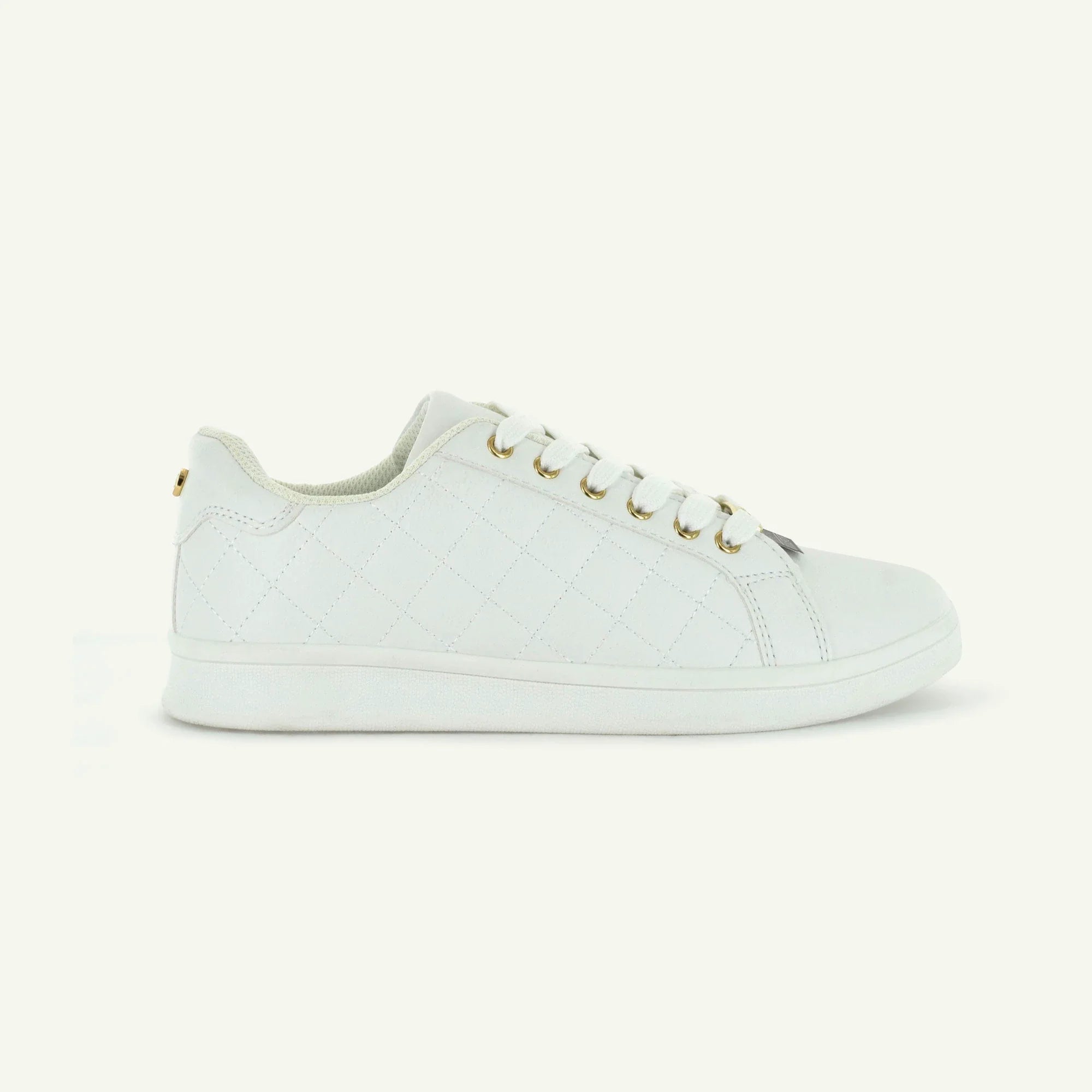VOLTAIRE QUILTED COURT SHOE, WHITE Sneakers Elle Footwear
